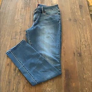 Lucky Leyla skinny’s